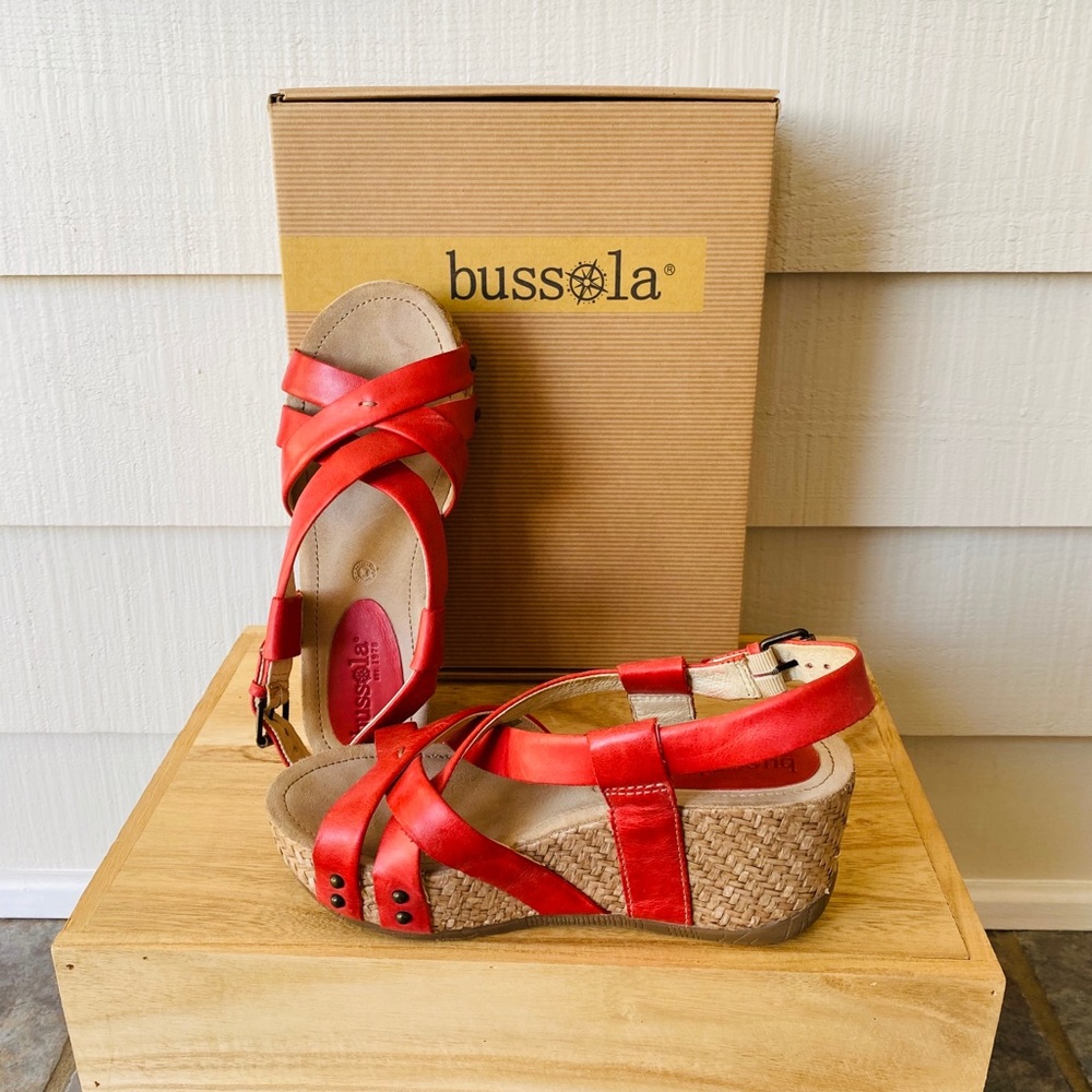 Bussola wedge sandals